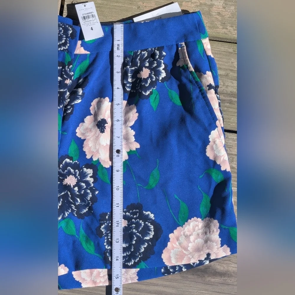 Ann Taylor Blue Floral Drapey High Waist Women Shorts - Picture 5 of 5